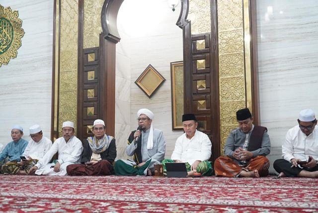 Gubernur Sugianto Sabran Bersama Pejabat Pemprov Salat Subuh Berjamaah Sekaligus Syukuran Kantor Disnakertrans Provinsi Kalteng  