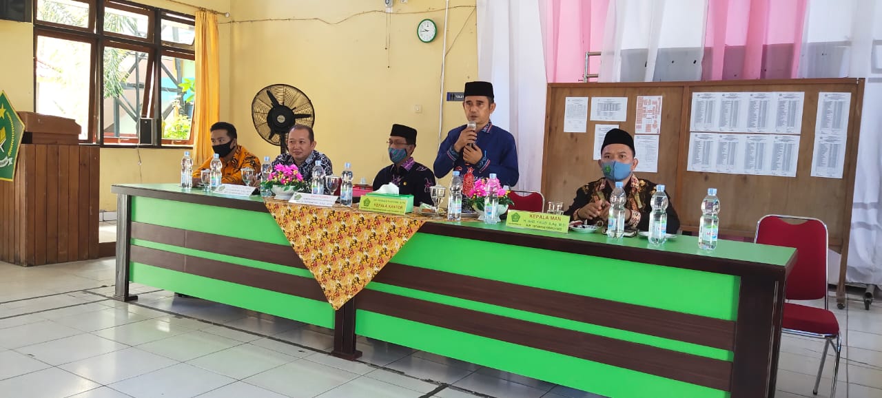 Kepala Kemenag Palangka Raya Bina Guru Mankoraya