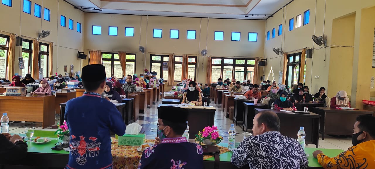 Kepala Kemenag Palangka Raya Bina Guru Mankoraya