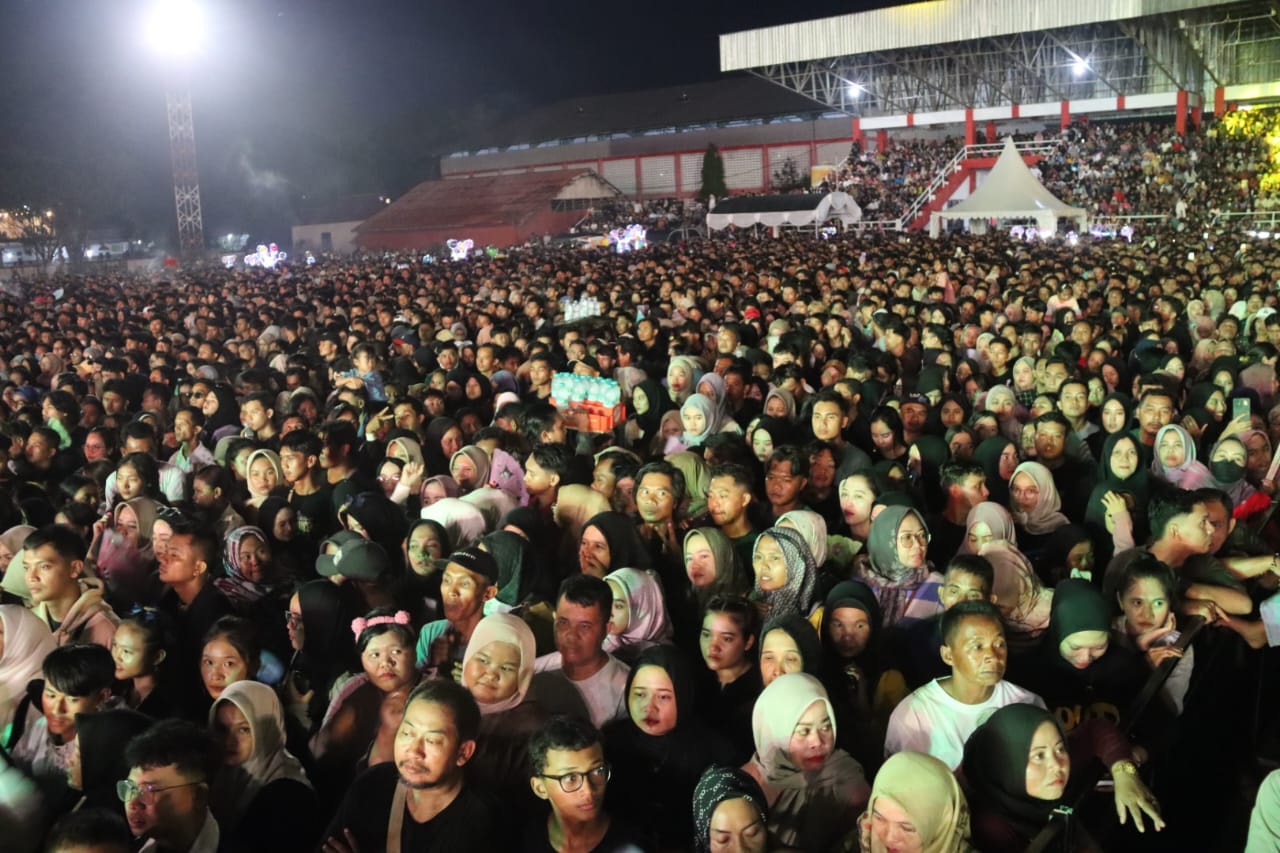 Berlangsung Sukses, Konser Isen Mulang Berkah 2024 di Padati Ribuan Masyarakat Bumi Habaring Hurung