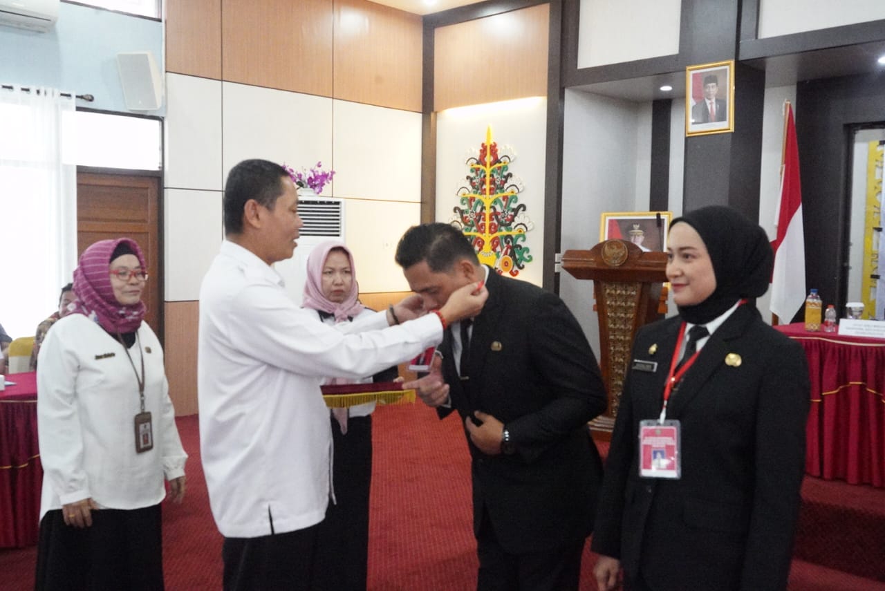 Sahli Gubernur Yuas Elko Tutup Pelatihan Kepemimpinan Administrator Gelombang II Angkatan IV, V, VI dan VII Tahun 2024
