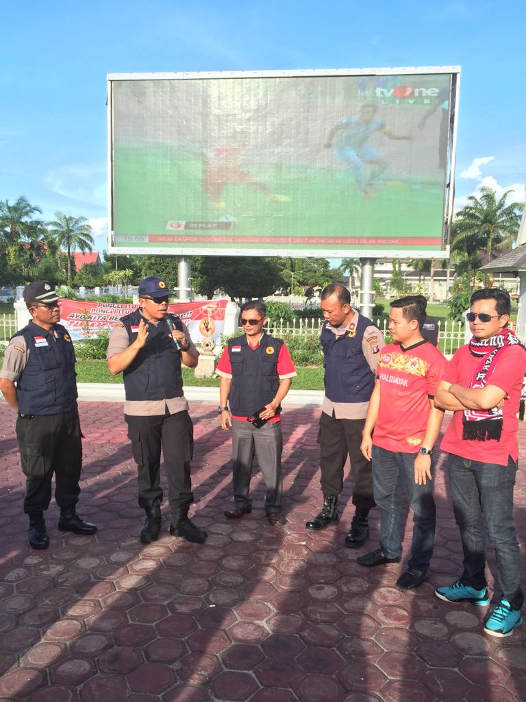 Tim Saber Pungli UPP Provinsi Kalteng Sosialisasi Sambil Nobar Di Bundaran Besar