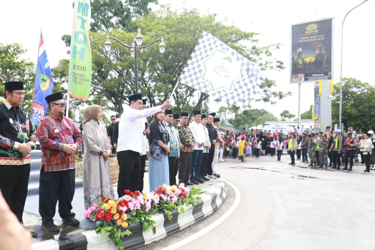 Ratusan Peserta Meriahkan Pawai Ta`aruf MTQH XXXIII di Muara Teweh