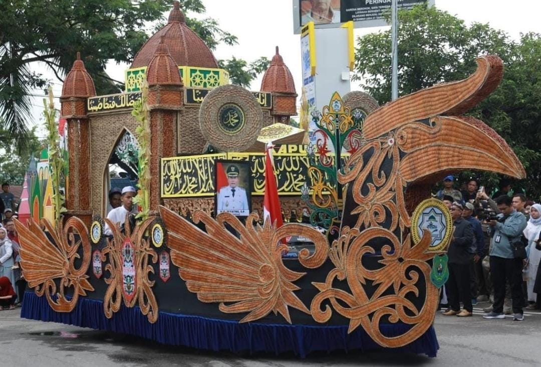 Ratusan Peserta Meriahkan Pawai Ta`aruf MTQH XXXIII di Muara Teweh