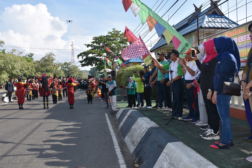 Wabup Lepas Jalan Santai Keluarga Besar Kemenag Kapuas