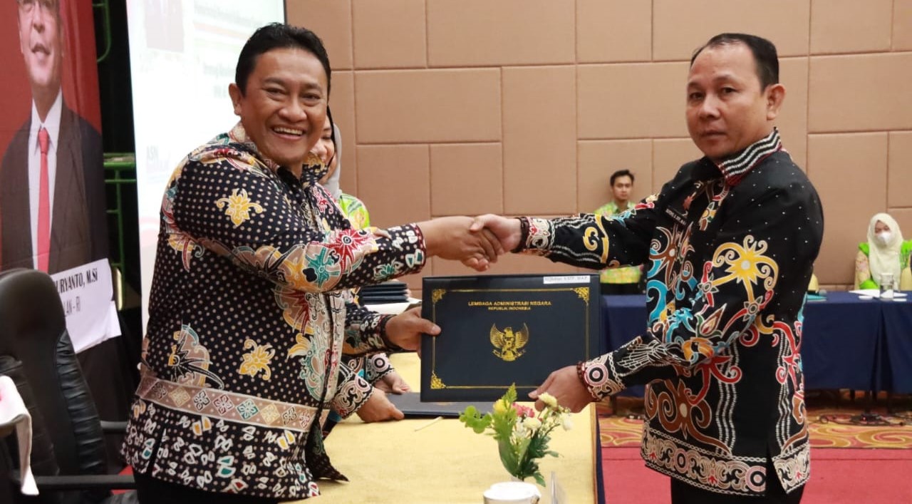 SI-IPIN Antarkan Kepala DPMPTSP Prov. Kalteng Dalam Kategori 10 Peserta Terbaik Pelatihan Kepemimpinan Nasional Tingkat II