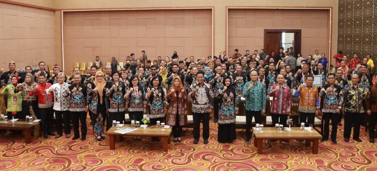 SI-IPIN Antarkan Kepala DPMPTSP Prov. Kalteng Dalam Kategori 10 Peserta Terbaik Pelatihan Kepemimpinan Nasional Tingkat II