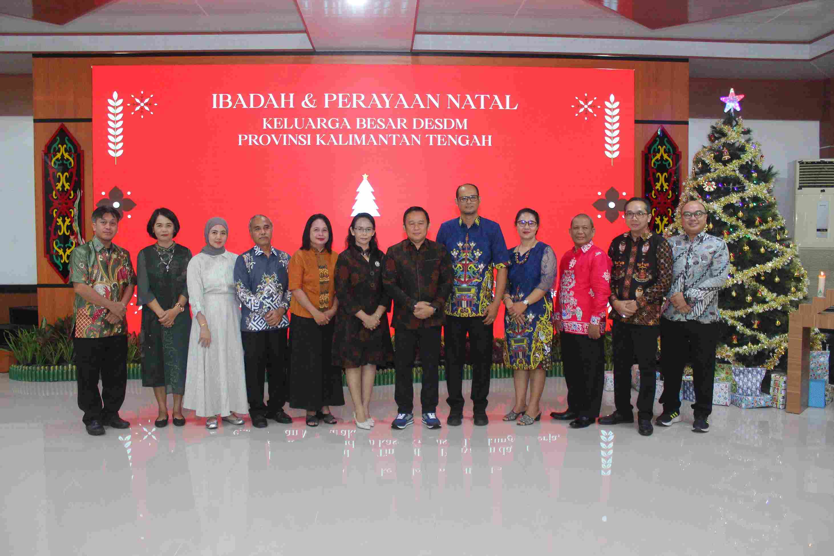 Keluarga Besar Dinas ESDM Prov. Kalteng Gelar Ibadah Perayaan Natal dengan Khidmat dan Penuh Sukacita