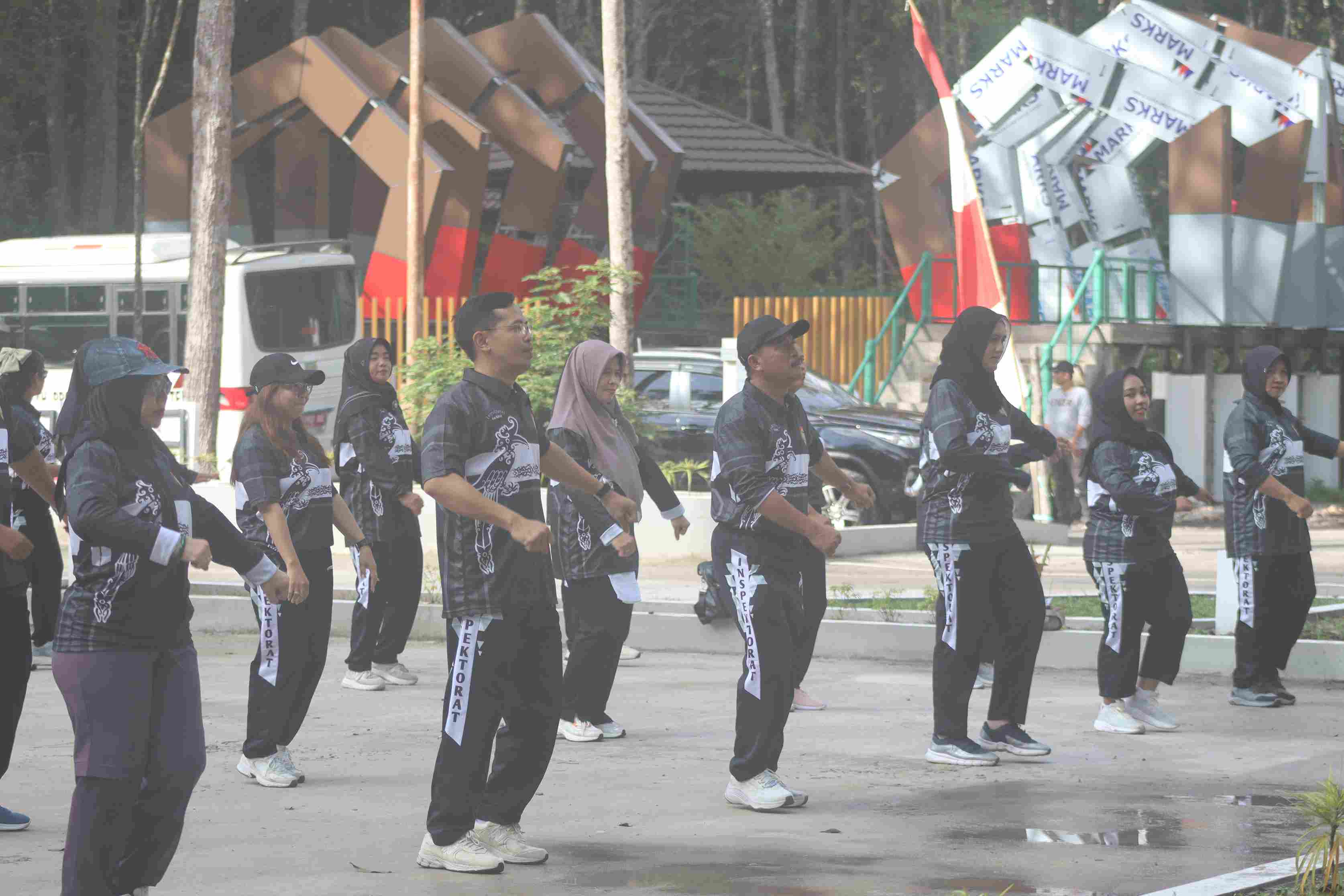 Inspektorat Daerah Prov. Kalteng Gelar Senam Jumat Berkah di Arboretum Nyaru Menteng Palangka Raya