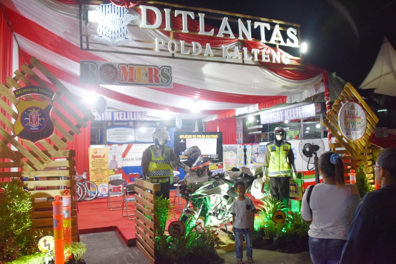 Millenial Ramai Kunjungi Stand TNI/POLRI Gelar Karya Kalteng