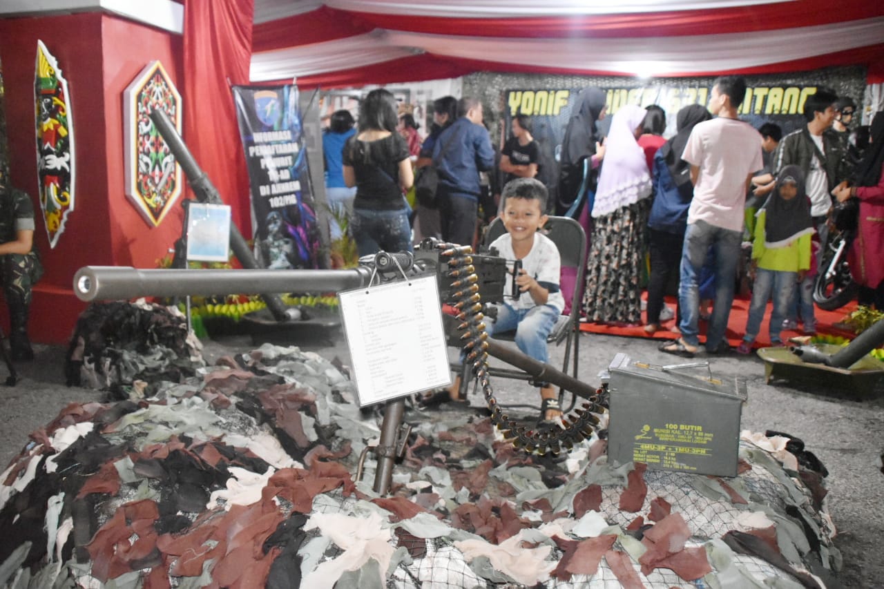 Millenial Ramai Kunjungi Stand TNI/POLRI Gelar Karya Kalteng