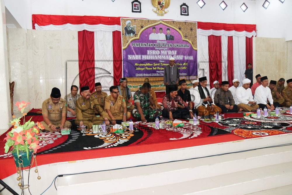 Bupati Sukamara membuka acara peringatan Isra Miraj
