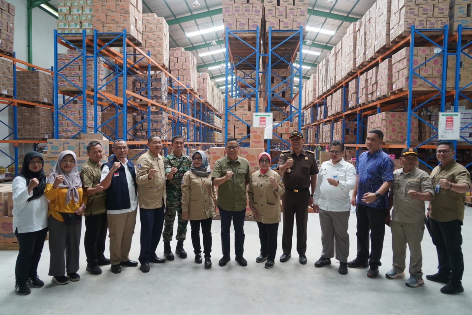 Pastikan Ketersediaan Stok Bahan Pangan Menjelang Ramadhan, Asisten Ekbang Leonard S. Ampung Pantau Harga