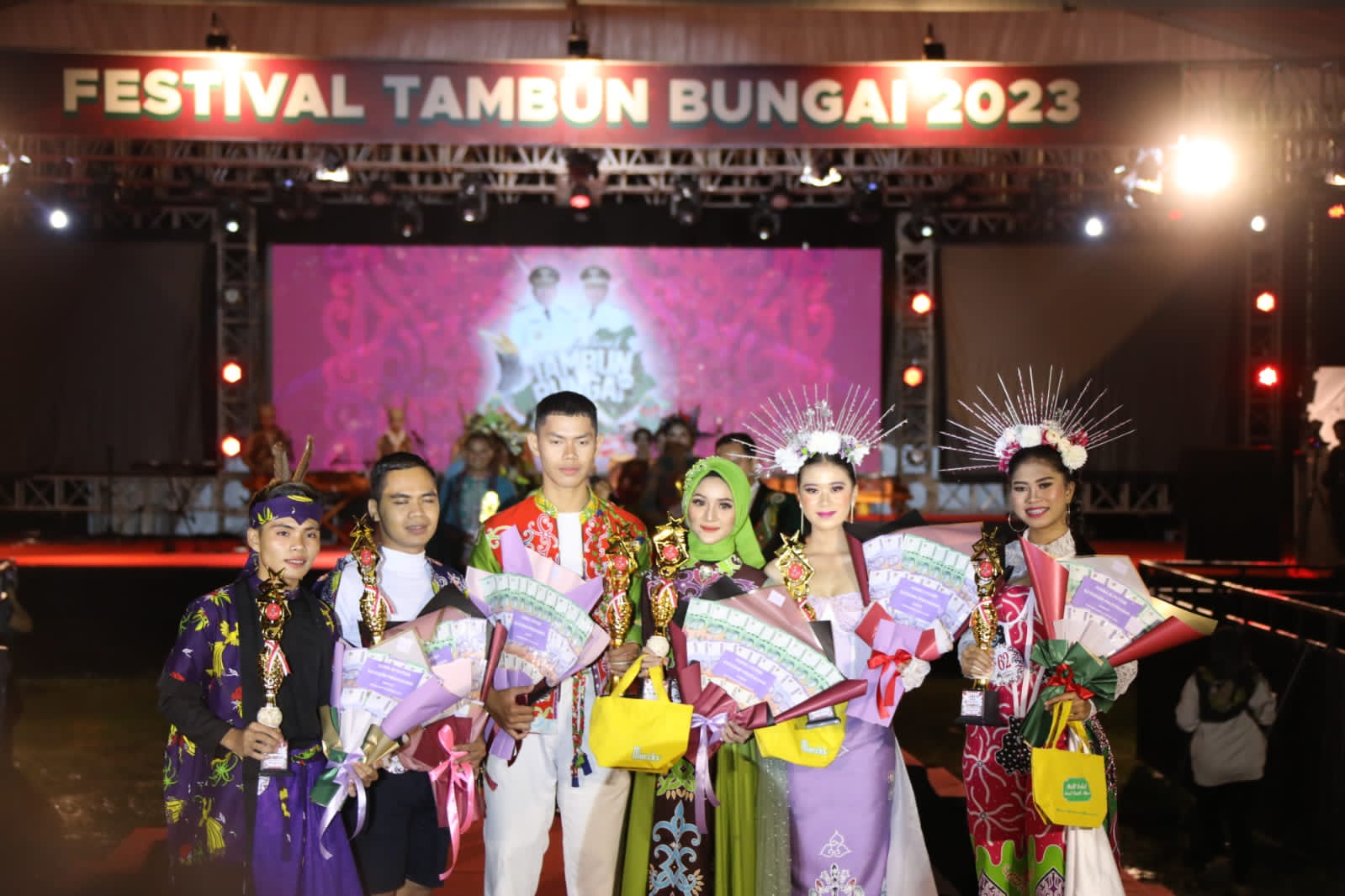 Lomba Fashion Show BeBi Fest Kategori Profesional Ramaikan Rangkaian Festival Tambun Bungai 2023