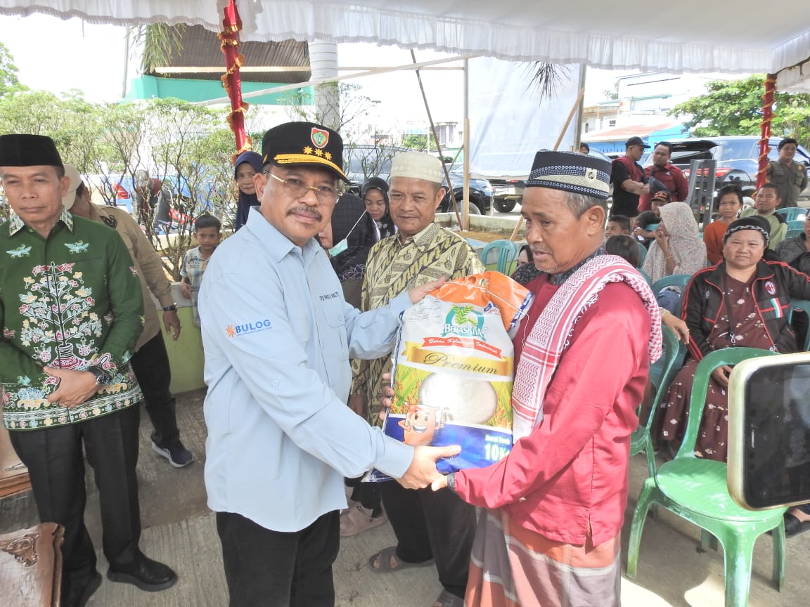 Masyarakat Mura Antusias, Sekda Nuryakin Buka Pasar Murah di Kabupaten Murung Raya