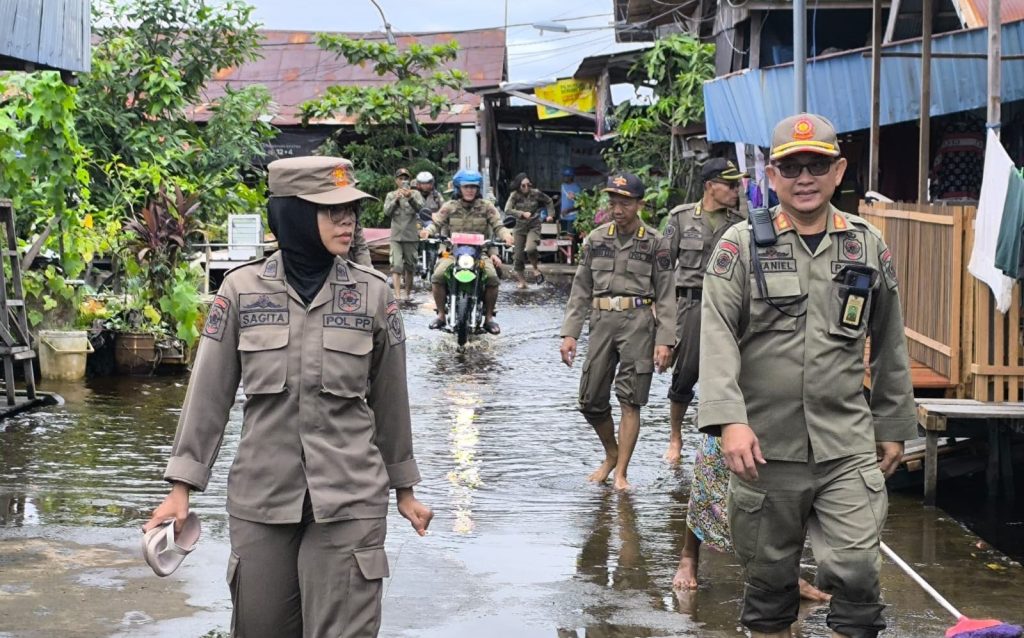 Satpol PP Kalteng Laksanakan Patroli Banjir, Imbau Masyarakat Tetap Waspada