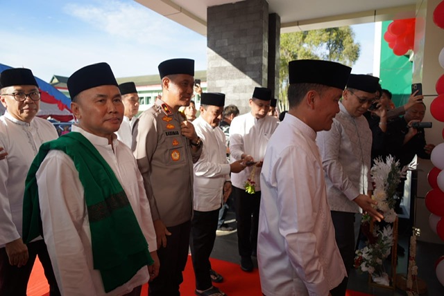 Gubernur Agustiar Sabran bersama Pangdam XII/Tanjungpura Mayjen TNI Jamallulael Resmikan Gedung A di Kompleks Makorem 102/Pjg