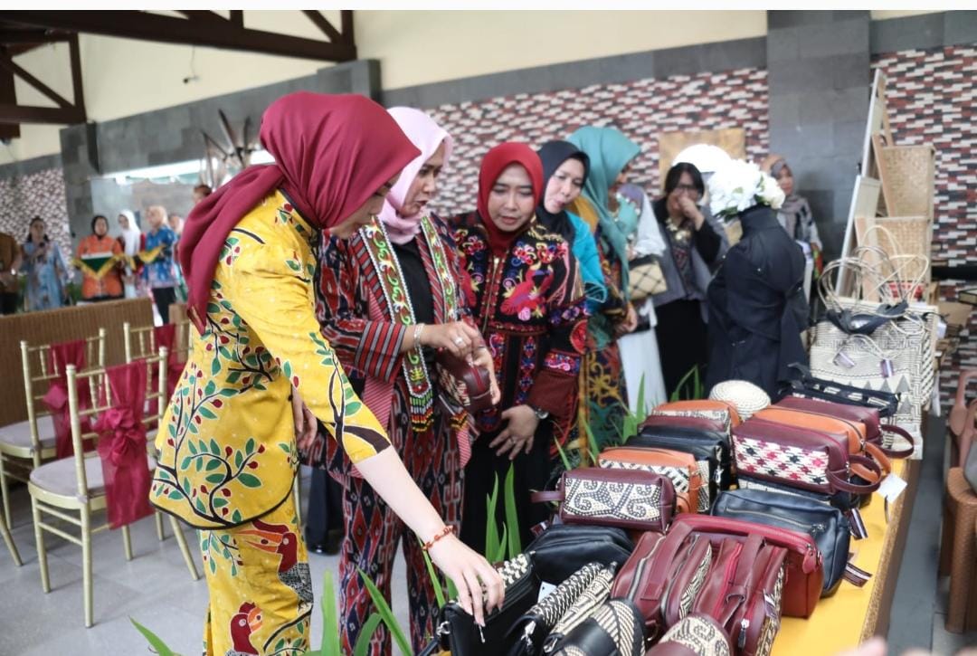 Ketua Dekranasda Kalteng Dampingi Kunjungan Kerja Ketua Persit Kartika Chandra Kirana Daerah XII/Tanjungpura