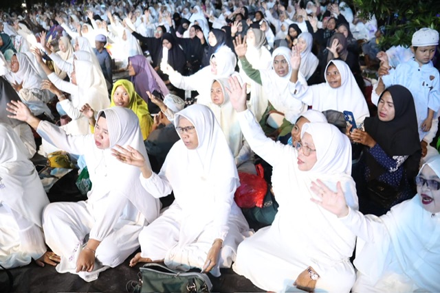 Ribuan Masyarakat Antusias  Hadiri Buka Puasa Bersama Gubernur Kalteng dan Pangdam XII/ Tanjungpura, yang Dirangkai Dengan Peringatan Malam Nuzulul Quran