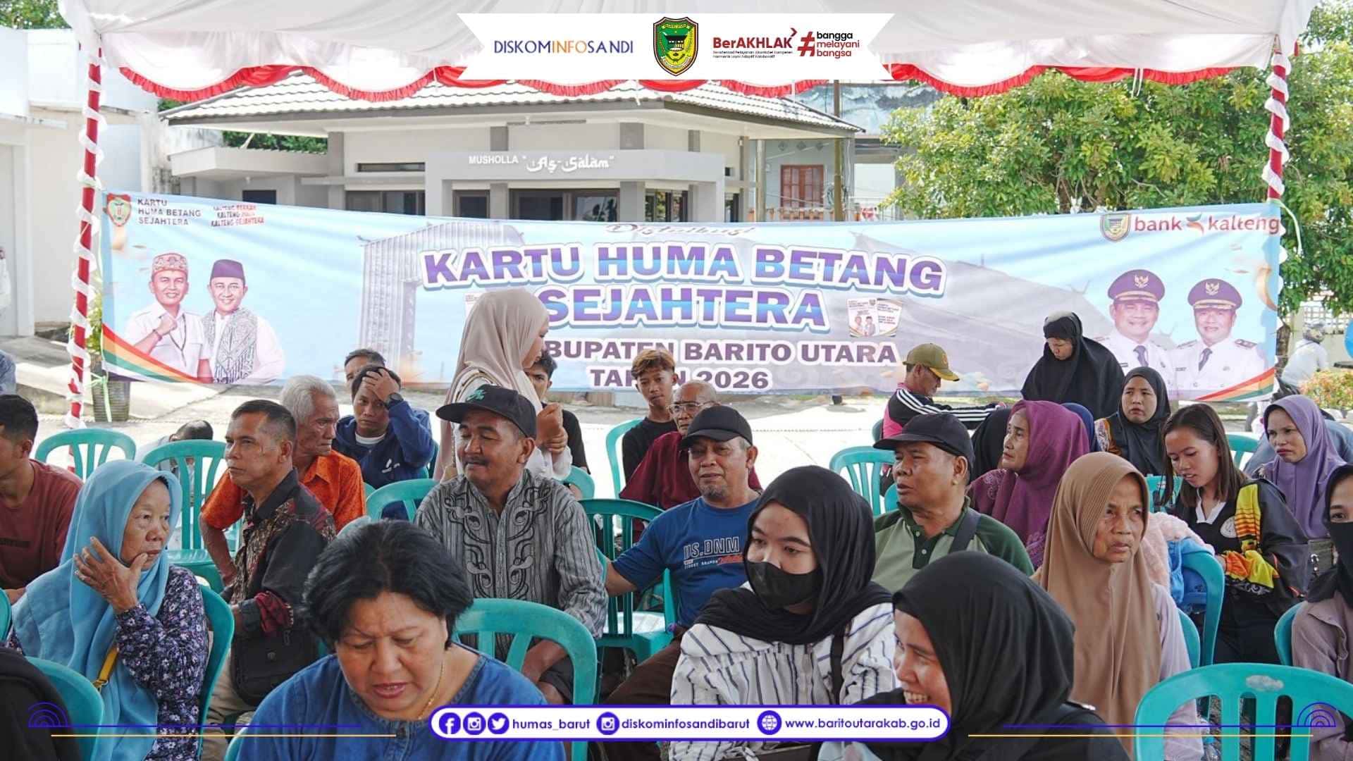 Wabup Barito Utara Serahkan Kartu Program Huma Betang
