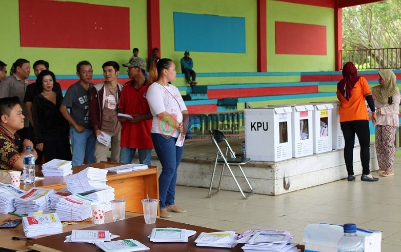 Bupati dan Wakil Bupati Murung Raya Beserta Jajaran Tinjau Beberapa Tempat Pemungutan  Suara (TPS) 