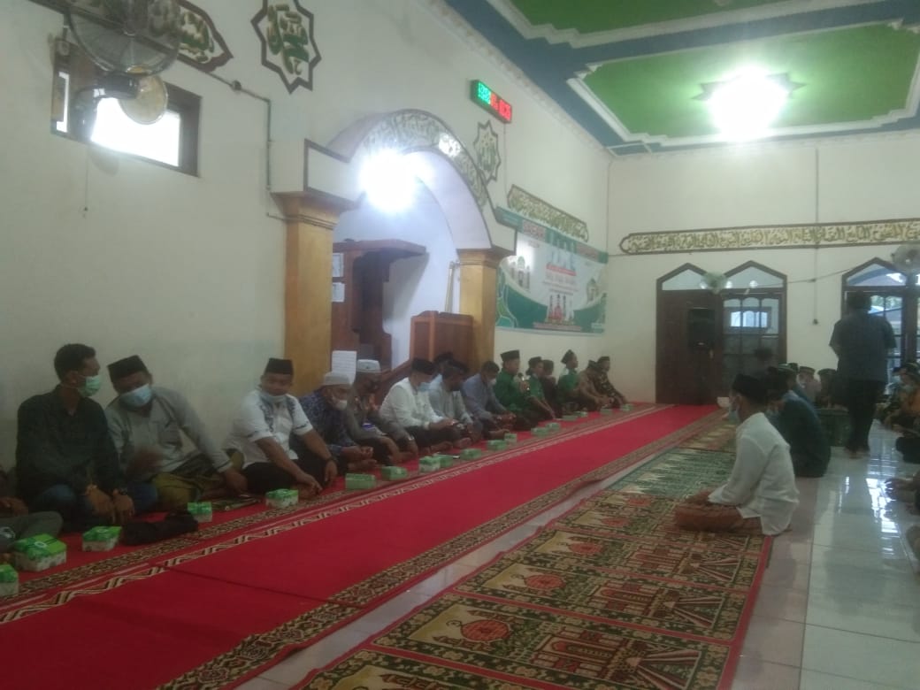 Pemprov Kalteng Serahkan Bantuan saat Safari Ramadan di Masjid Nurul Hidayah Parenggean Kotim 
