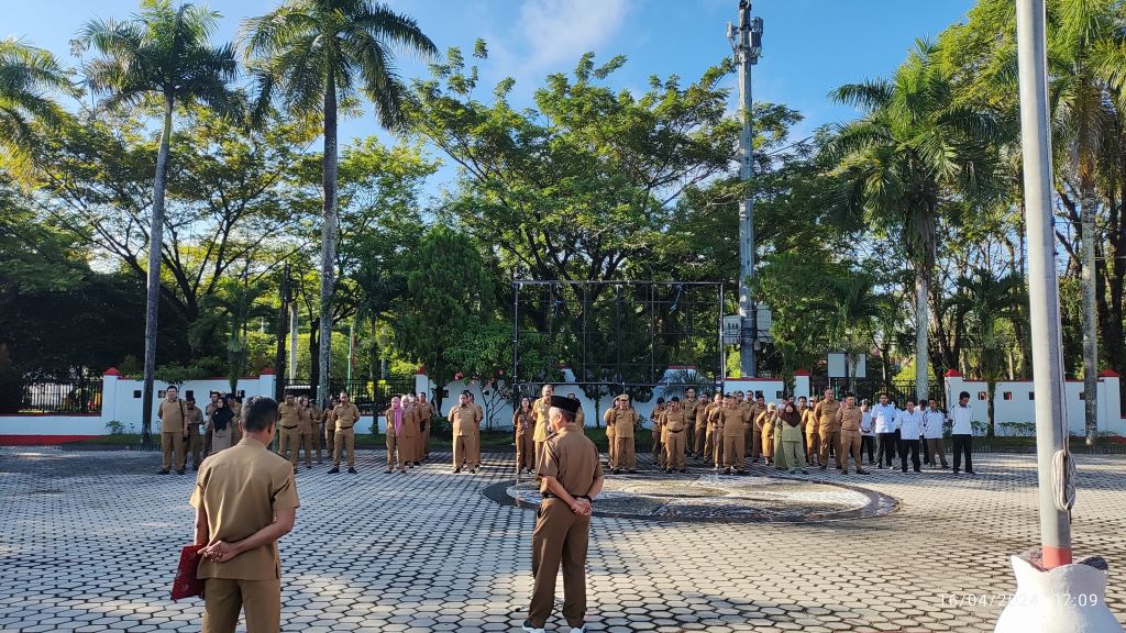 Farid Wajdi Pimpin Apel Besar dan Halalbihalal Lingkup Disnakertrans Prov. Kalteng 