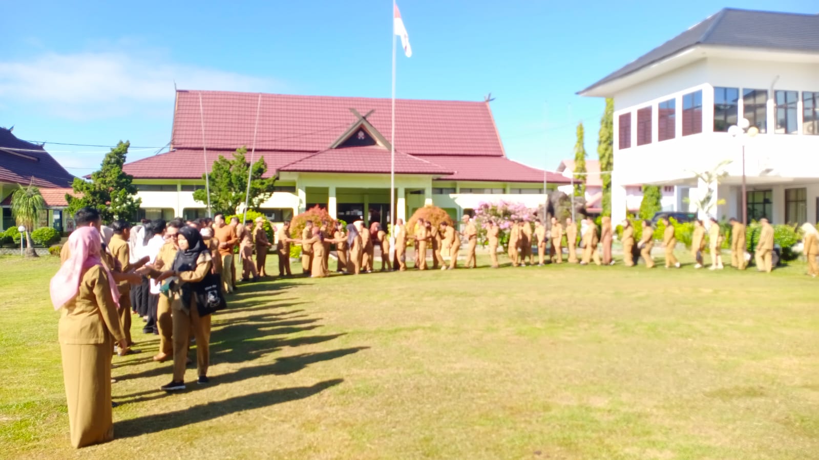 Dinas TPHP Prov. Kalteng Laksanakan Apel Besar, Halalbihalal dan Pelepasan ASN Purna Tugas