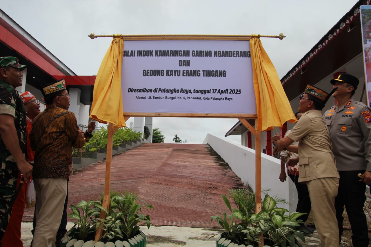 Gubernur Agustiar Sabran Resmikan Balai Induk Kaharingan Garing Nganderang dan Gedung Kayu Erang Tingang