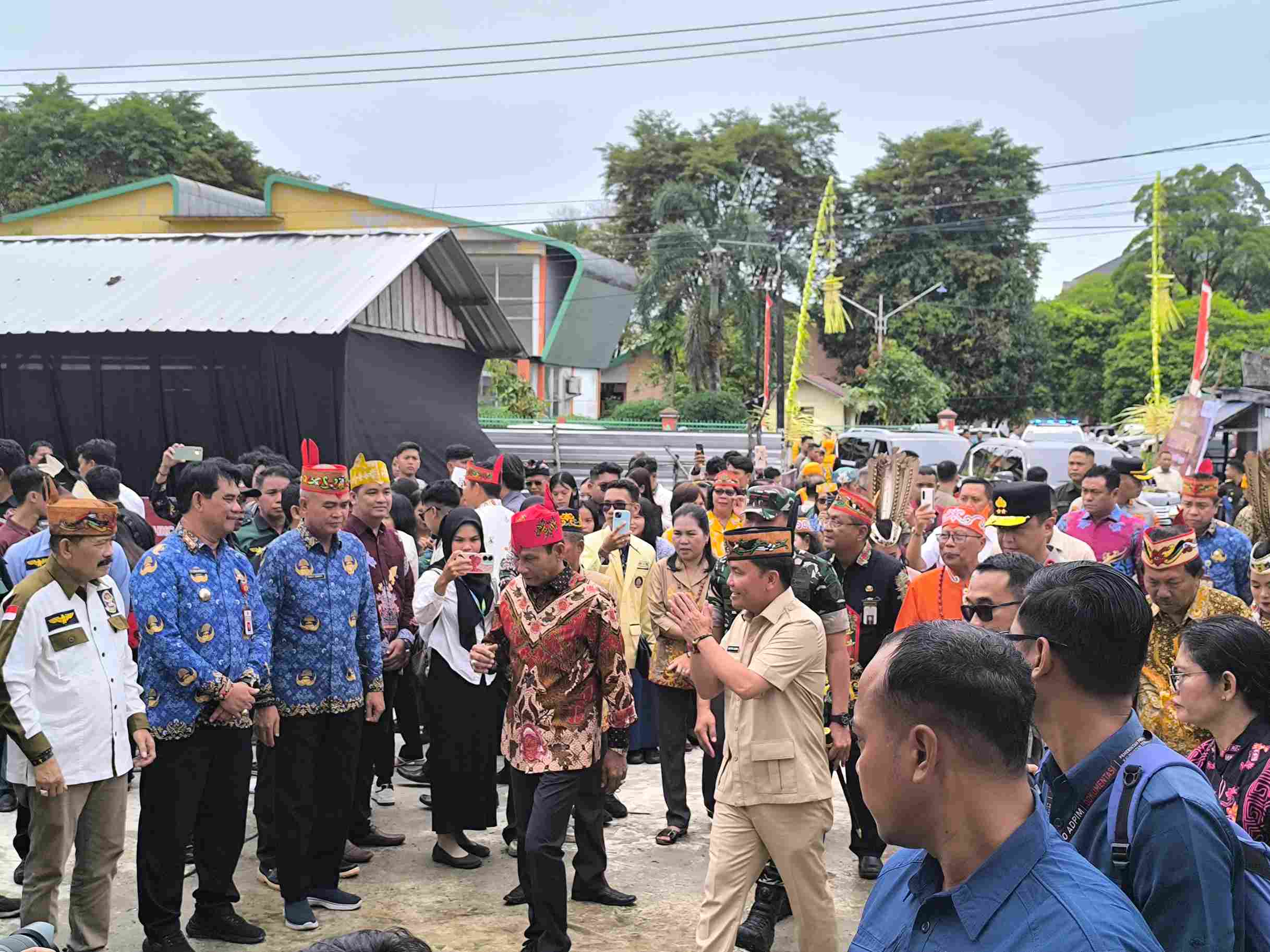 Satpol PP Kalteng Laksanakan Pengamanan Peresmian Balai Induk Kaharingan Garing Nganderang dan Gedung Kayu Erang Tingang