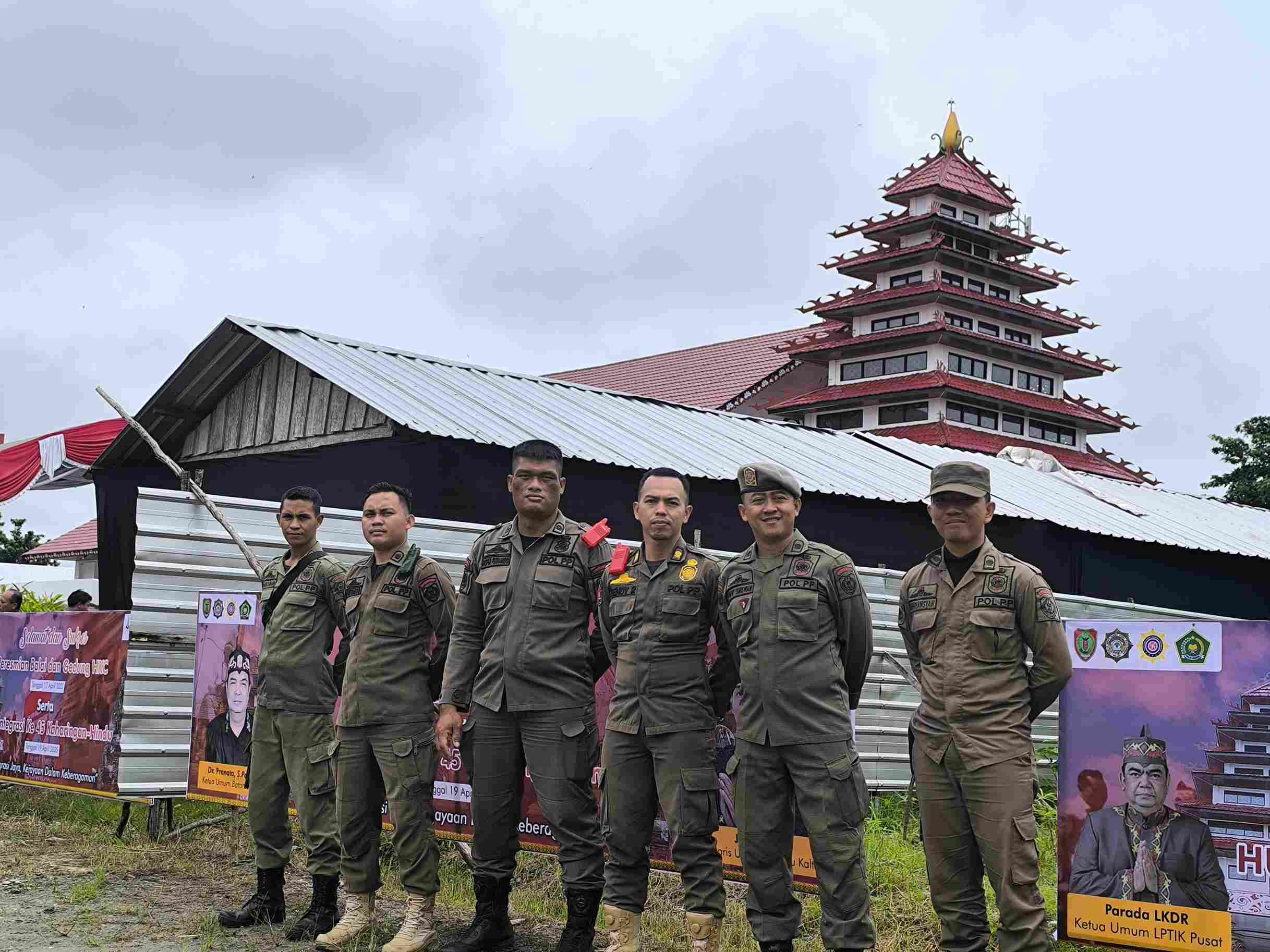 Satpol PP Kalteng Laksanakan Pengamanan Peresmian Balai Induk Kaharingan Garing Nganderang dan Gedung Kayu Erang Tingang