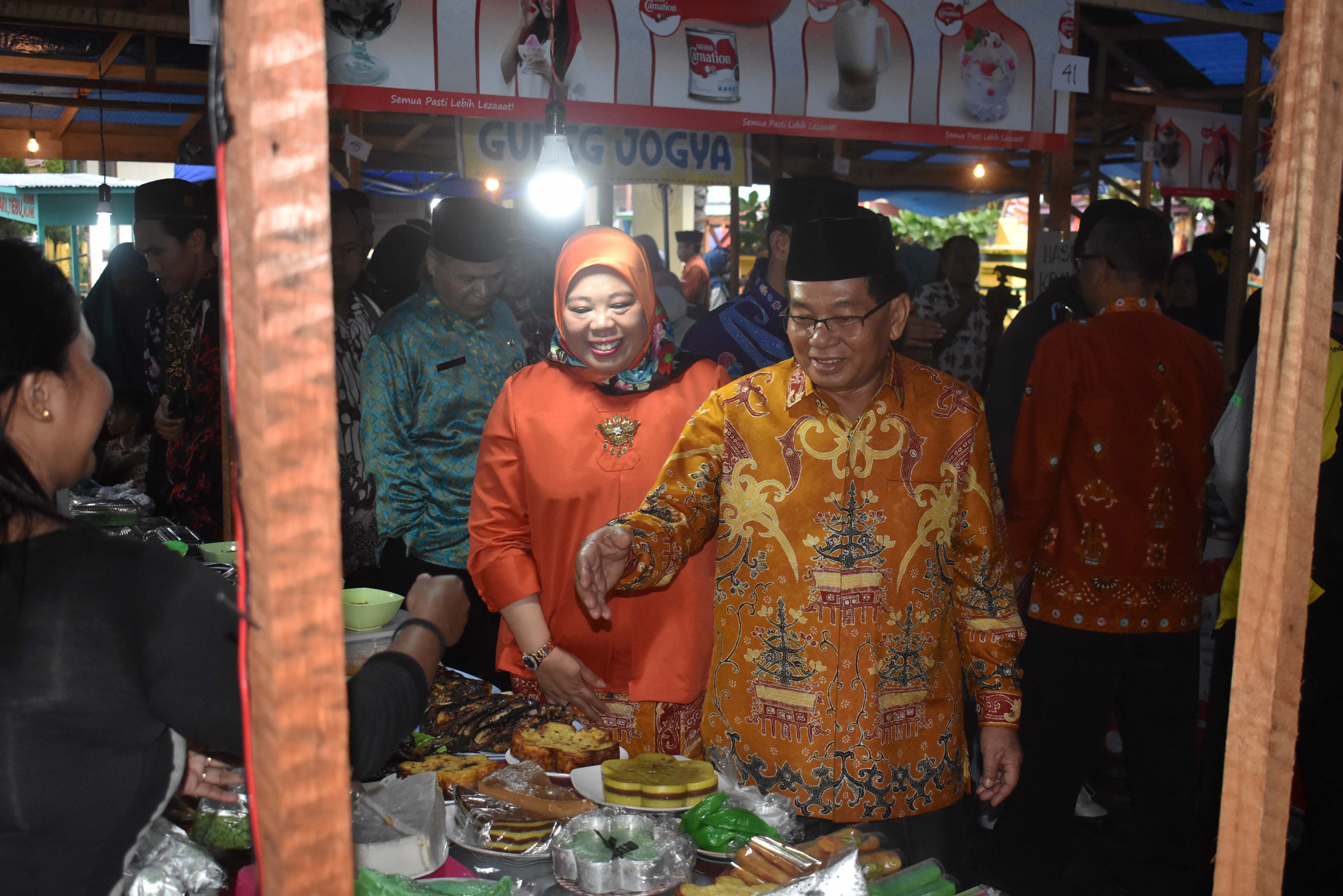 Bupati Kobar Buka Pasar Ramadhan di Lapangan Tugu