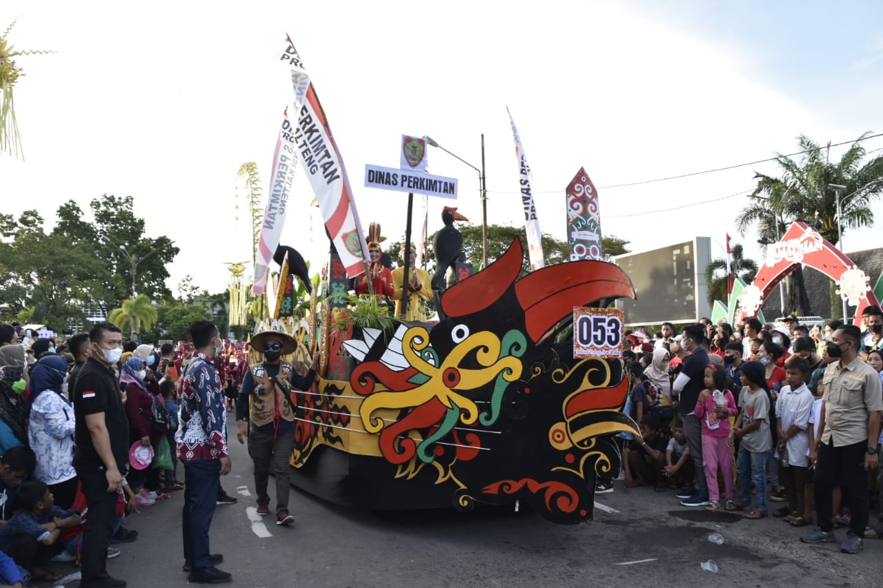 Disperkimtan Prov. Kalteng Usung Tema Tingang Kecapi Tamangung Dalam Pawai Budaya FBIM 2022