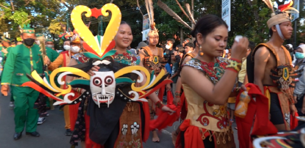 Turut Meriahkan Karnaval Budaya FBIM 2022, Pemerintah Kabupaten Lamandau Suguhkan Tarian Babukung 