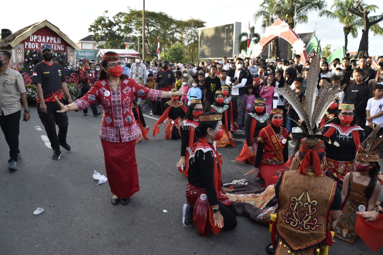 Pesan Dinas DP3APPKB Prov. Kalteng dalam Pawai Budaya FBIM 2022, Cegah Perkawinan Usia Dini