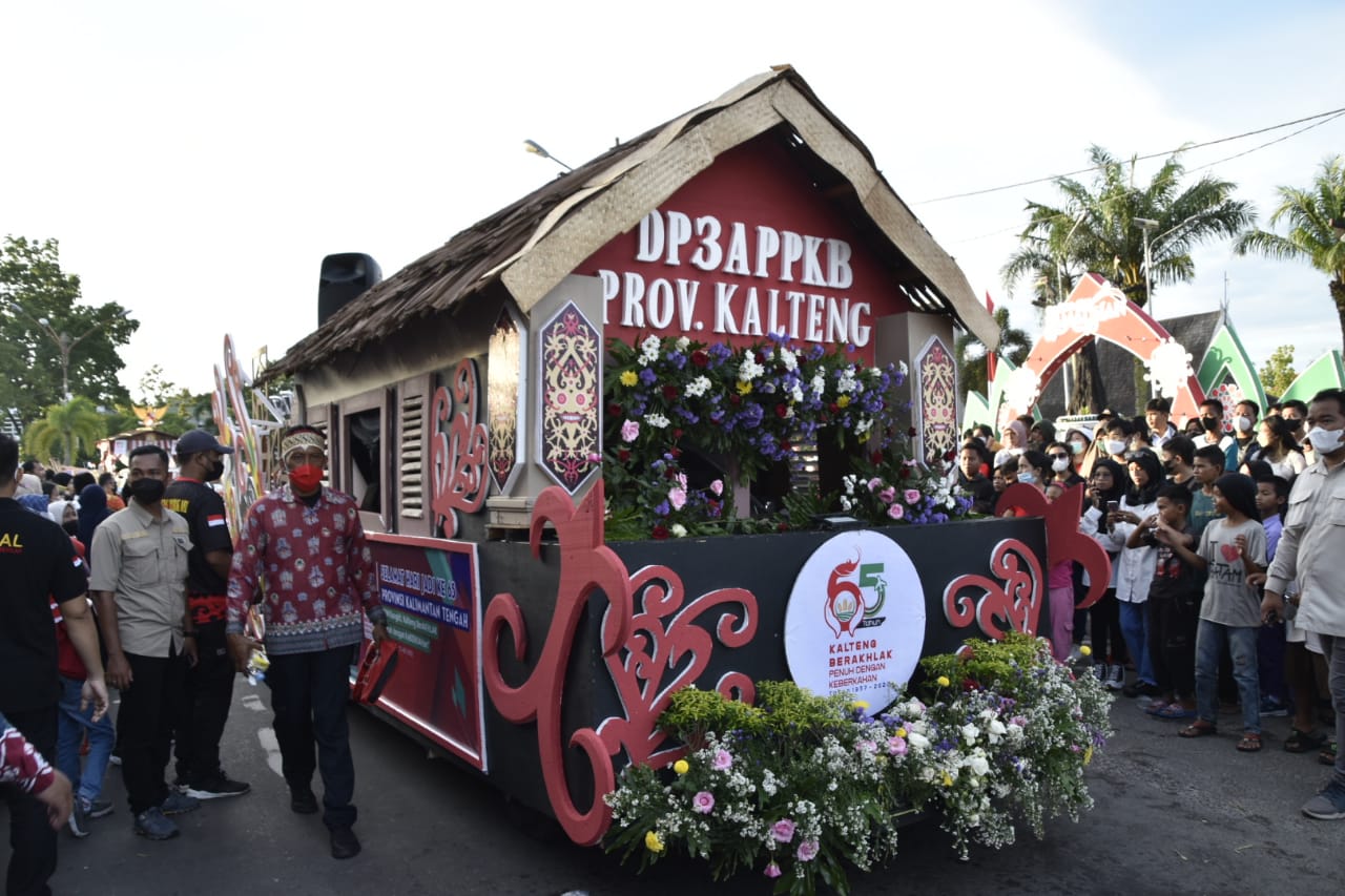Pesan Dinas DP3APPKB Prov. Kalteng dalam Pawai Budaya FBIM 2022, Cegah Perkawinan Usia Dini