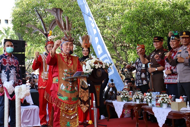 Karnaval Festival Budaya Isen Mulang 2022 Gumas Tonjolkan Tokoh Tambun Bungai