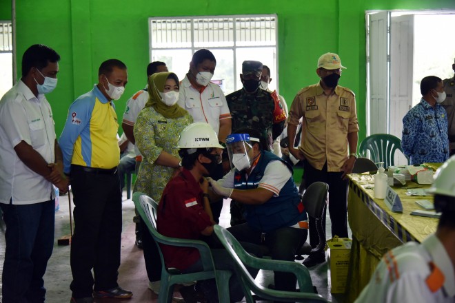 Bupati Kobar Ajak Perusahaan Dukung Pemerintah dengan Vaksinasi Gotong Royong bagi Karyawan
