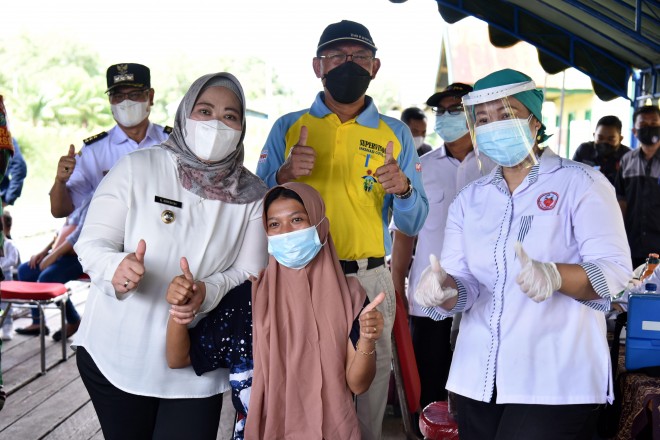 Bupati Hj Nurhidayah Turun Langsung Ajak Masyarakat Sukseskan Vaksinasi