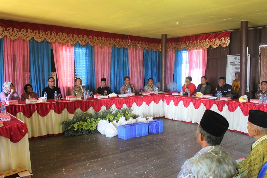 Pj. Bupati Barsel Deddy Winarwan Kunjungi Desa Tabatan