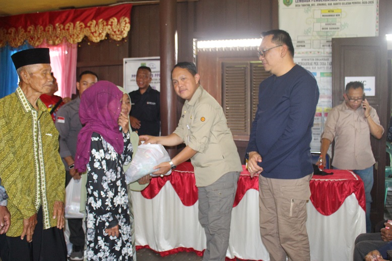 Pj. Bupati Barsel Deddy Winarwan Kunjungi Desa Tabatan