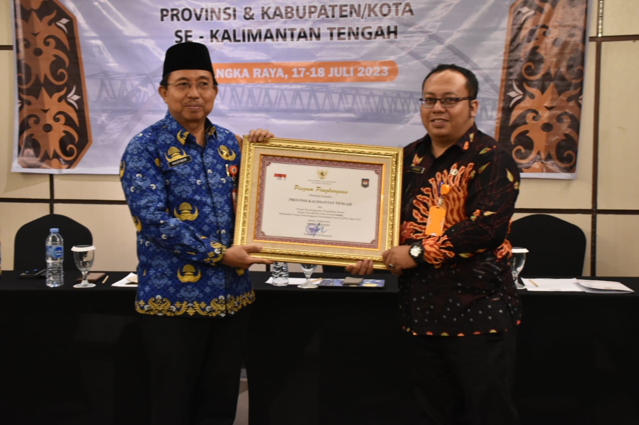 Asisten Pemkesra Kaspinor Buka Rapat Konfirmasi dan Reviu Evaluasi LPPD Provinsi dan Kabupaten/Kota se-Kalteng