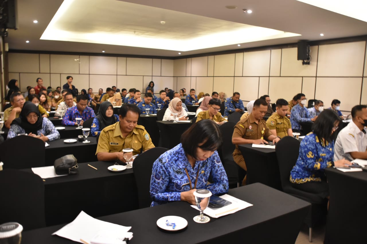 Asisten Pemkesra Kaspinor Buka Rapat Konfirmasi dan Reviu Evaluasi LPPD Provinsi dan Kabupaten/Kota se-Kalteng