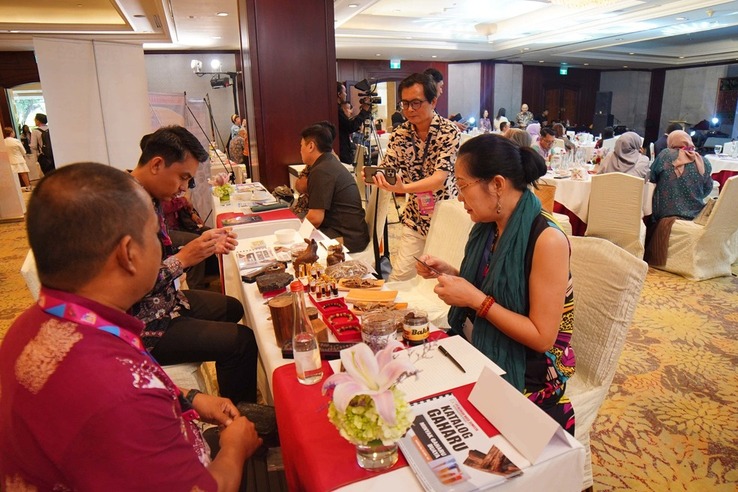 Plt. Kepala Dinas Dagperin Prov. Kalteng Hadiri Singapore - Indonesia Business Expo Forum 2024