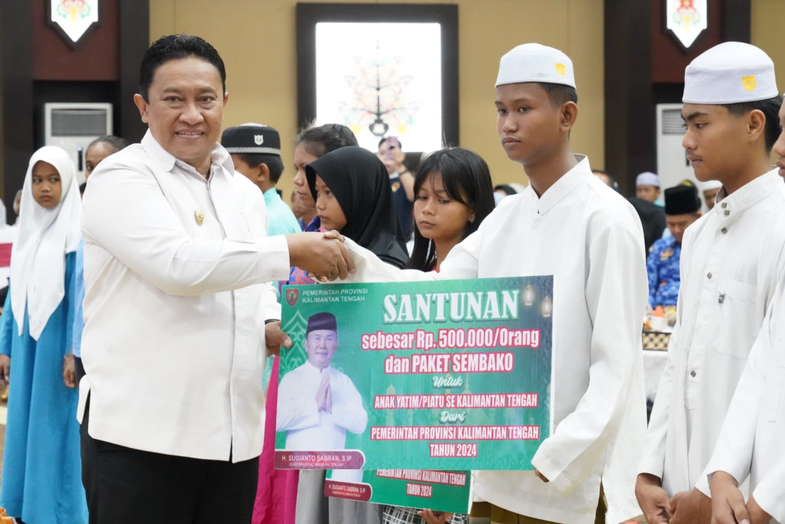 Bertepatan 10 Muharam 1446 H/2024 M, Pemprov Kalteng Beri Santunan serta Paket Sembako Kepada Anak Yatim Piatu 