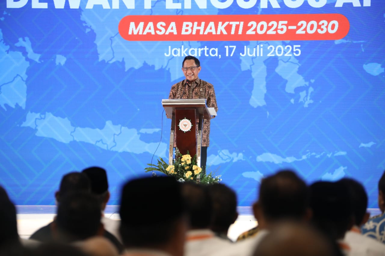 Mendagri Tito Kukuhkan Dewan Pengurus APKASI Masa Bakti 2025–2030