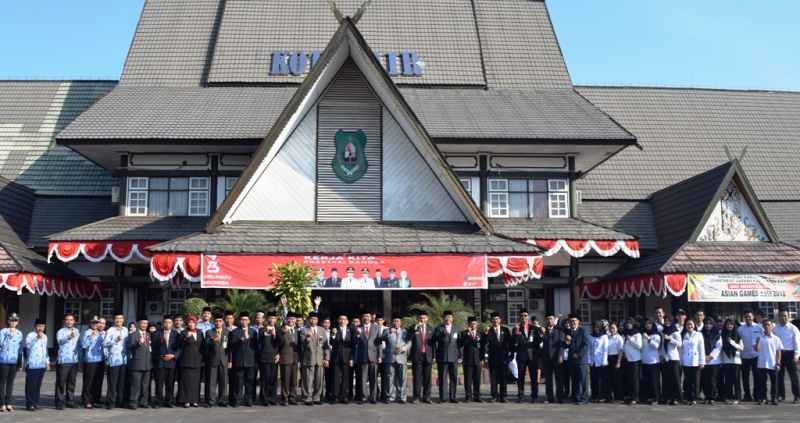 Sekda Jadi Irup HUT RI Di Lingkungan Kantor Bupati