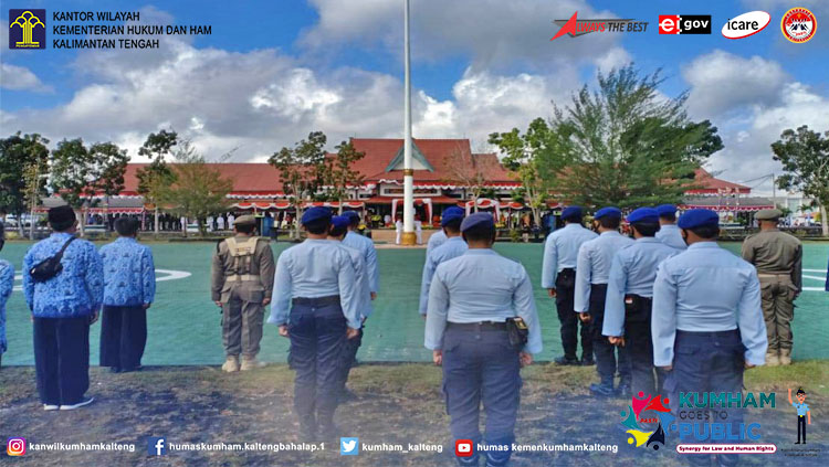 Lapas Sukamara Ikuti Upacara Pengibaran Bendera di Kantor Bupati