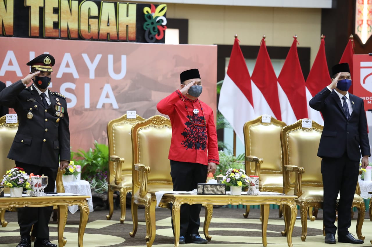 Gubernur Kalteng Ikuti Upacara Penurunan Bendera Merah Putih Dari Istana Merdeka