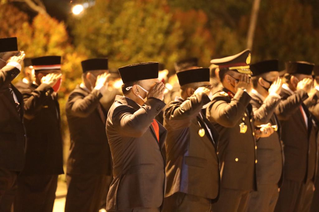 Pemprov Kalteng Gelar Apel Kehormatan Dan Renungan Suci di Taman Makam Pahlawan Sanaman Lampang